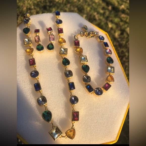 - Gorgeous gold plated multicolor Swarovski elements necklace - not swan stamped - Picture 6 of 15